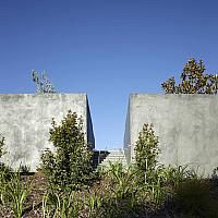 Concrete-mixed-element-Two-Roads-House 34